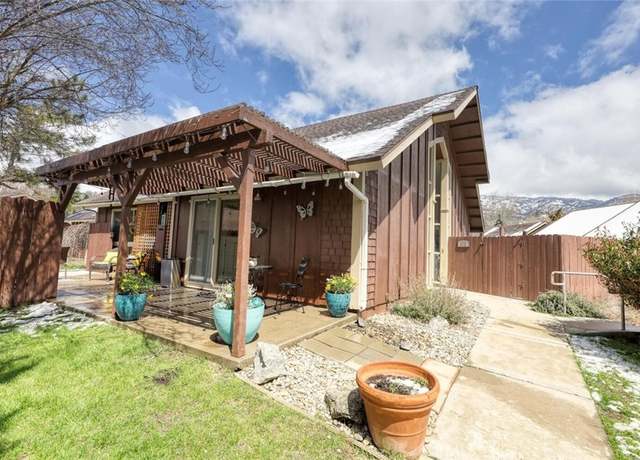 Property at 102 Meadow Lakes Dr, Tehachapi, CA 93561, 2 beds, 2 baths