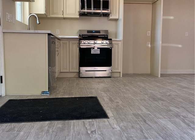 Property at 1727 W Santa Ana Blvd, Santa Ana, CA 92703, 2 beds, 2 baths