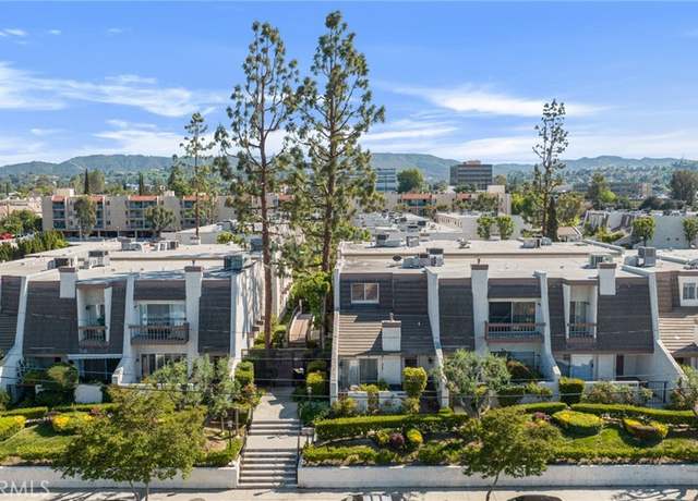 Property at 18326 Collins St Unit B, Tarzana, CA 91356, 2 beds, 2.5 baths