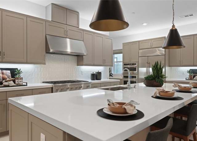 Property at 29375 Via Diamante, Valencia, CA 91354, 2 beds, 2.5 baths