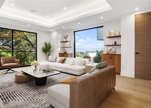 Property at 14899 Round Vly, Sherman Oaks, CA 91403, 4 beds, 3.5 baths