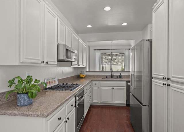 Property at 409 Sanibelle Cir #53, Chula Vista, CA 91910, 2 beds, 2.5 baths