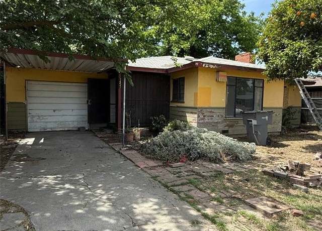 Property at 2452 S Holloway Ave, Fresno, CA 93725, 3 beds, 1 bath