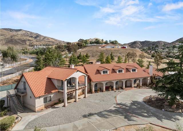 Property at 7210 Spigno Pl, Agua Dulce, CA 91390, 5 beds, 4 baths