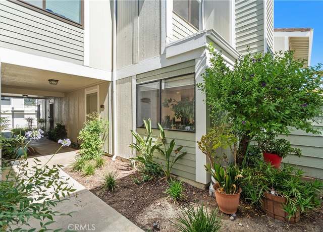 Property at 27074 Hidaway Ave #3, Canyon Country, CA 91351, 2 beds, 1.5 baths