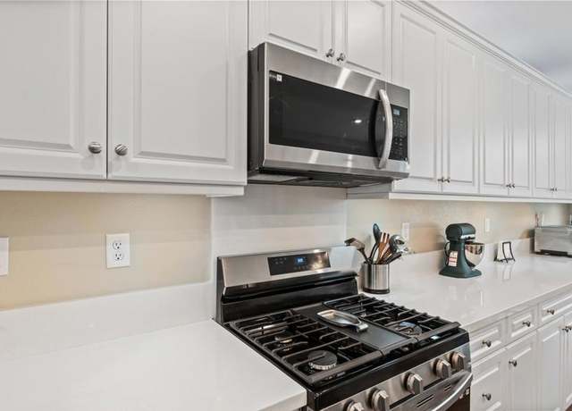 Property at 1771 Laurelwood Way, Oceanside, CA 92056, 4 beds, 3.5 baths