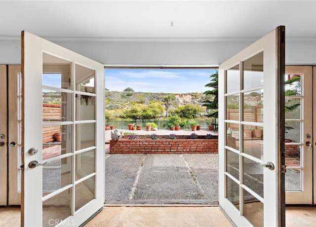 Property at 476 62nd St, Newport Beach, CA 92663, 5 beds, 4 baths