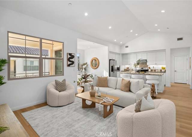 Property at 154 Canvas, Irvine, CA 92620, 2 beds, 2 baths
