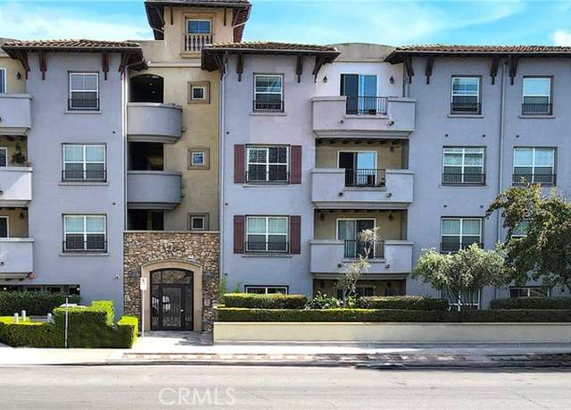 Property at 13200 Moorpark St #201, Sherman Oaks, CA 91423, 3 beds, 3 baths