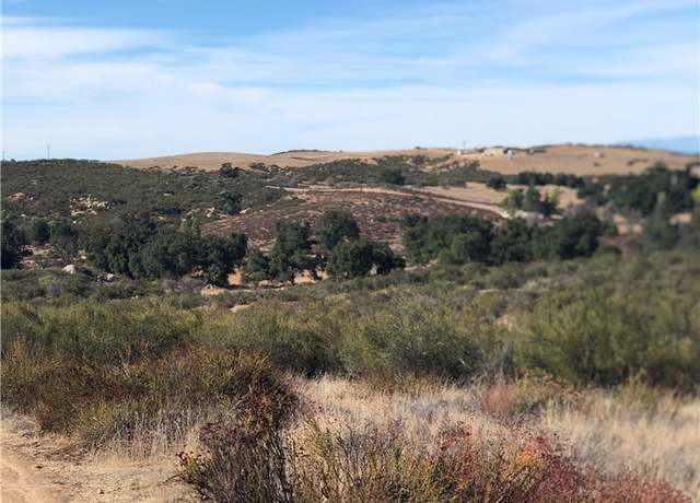 Property at 29 Rocky Knoll Rd, Hemet, CA 92544