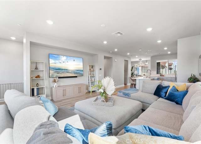 Property at 7270 Crystal Dr, Huntington Beach, CA 92648, 4 beds, 3.5 baths