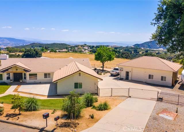 Property at 13288 Oak Crest Dr, Yucaipa, CA 92399, 4 beds, 4 baths
