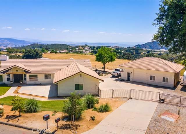 Property at 13288 Oak Crest Dr, Yucaipa, CA 92399, 4 beds, 4 baths