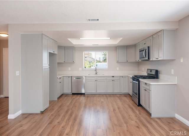 Property at 17875 Idyllwild Ln, Victorville, CA 92395, 3 beds, 2 baths