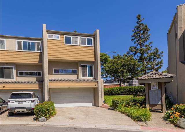 Property at 18706 Racquet Ln, Huntington Beach, CA 92648, 2 beds, 2.5 baths