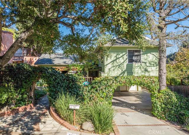 Property at 8917 Holly Pl, Los Angeles, CA 90046, 3 beds, 3 baths
