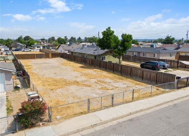Property at 1424 Murdock St, Bakersfield, CA 93307
