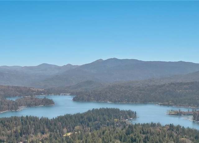 Property at 432 Grizzly Rd, Lake Arrowhead, CA 92352, 4 beds, 2.5 baths