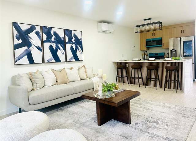 Property at 2521 W Sunflower Ave Unit D4, Santa Ana, CA 92704, 2 beds, 1 bath