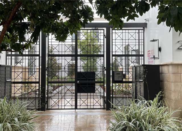 Property at 288 S Oakland Ave #209, Pasadena, CA 91101, 1 bed, 1.5 baths