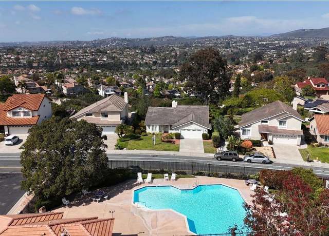 Property at 1633 Willowspring Dr N, Encinitas, CA 92024, 4 beds, 2 baths