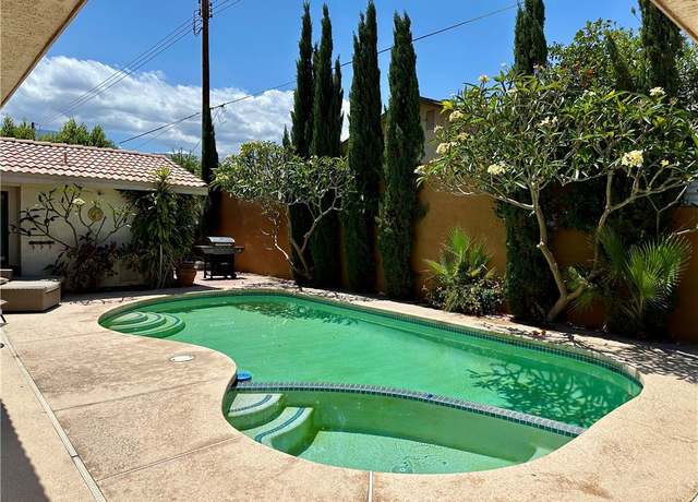 Property at 52295 Avenida Vallejo, La Quinta, CA 92253, 4 beds, 3 baths