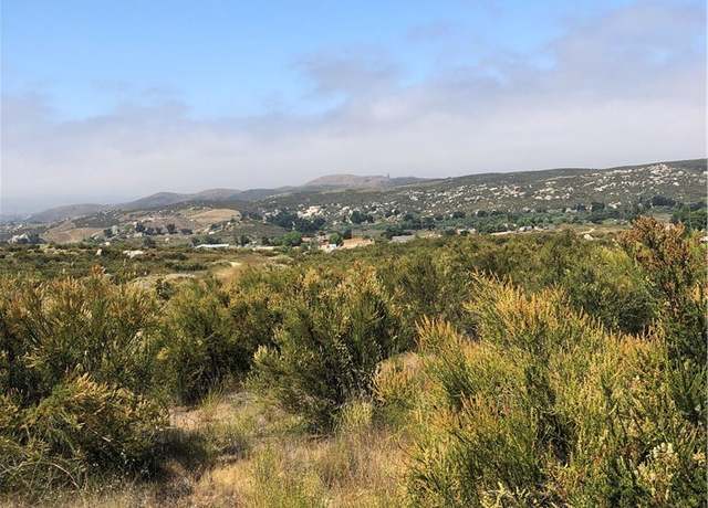 Property at 28 Rocky Knoll Rd, Hemet, CA 92544