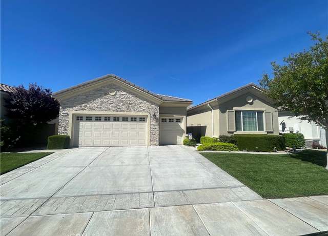 Property at 19365 Galloping Hill Rd, Apple Valley, CA 92308, 2 beds, 2.5 baths