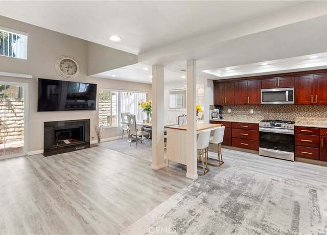 Property at 20645 Roscoe Blvd Unit G, Winnetka, CA 91306, 3 beds, 2.5 baths