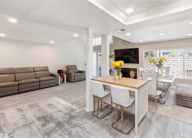 Property at 20645 Roscoe Blvd Unit G, Winnetka, CA 91306, 3 beds, 2.5 baths