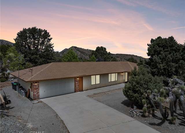 Property at 7370 Scrub Oak Dr, Wrightwood, CA 92397, 3 beds, 2.5 baths