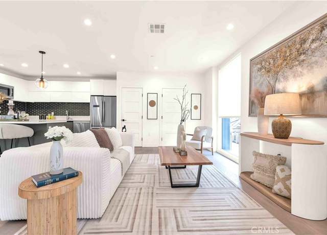 Property at 113-1/2 N Manhattan Pl, Los Angeles, CA 90004, 3 beds, 3.5 baths