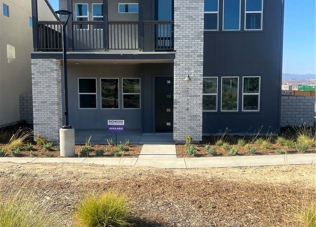 Property at 27334 Creekwood Ln, Valencia, CA 91381, 5 beds, 4.5 baths