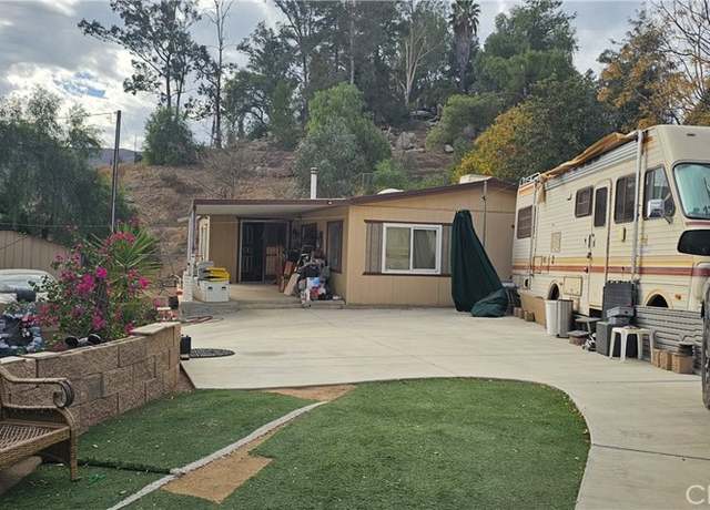 Property at 26225 Vista Pl, Hemet, CA 92545, 2 beds, 2 baths