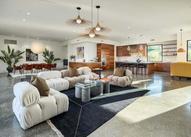 Property at 7007 La Palma, Rancho Santa Fe, CA 92067, 4 beds, 4.5 baths