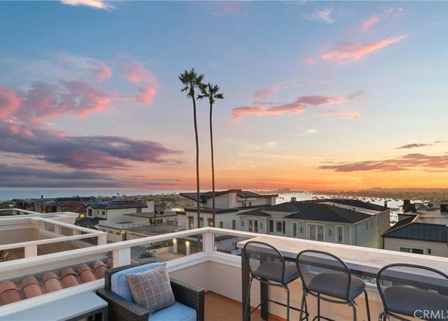 Property at 302 Carnation Ave, Corona Del Mar, CA 92625, 3 beds, 2.5 baths
