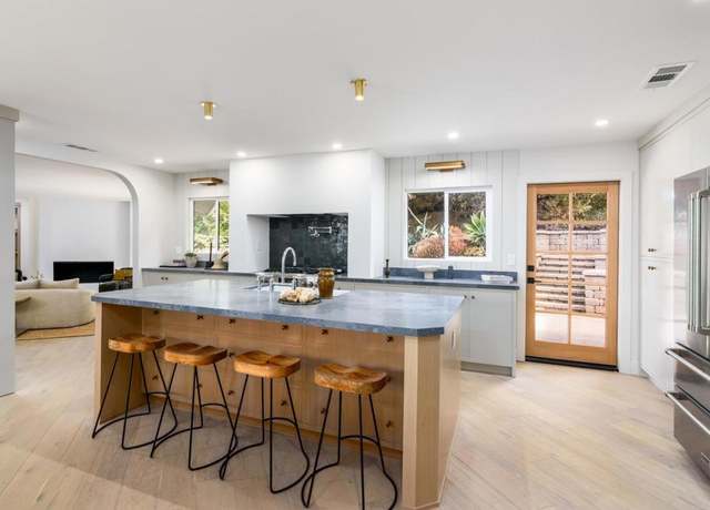 Property at 6081 Avenida Chamnez, La Jolla, CA 92037, 4 beds, 3.5 baths