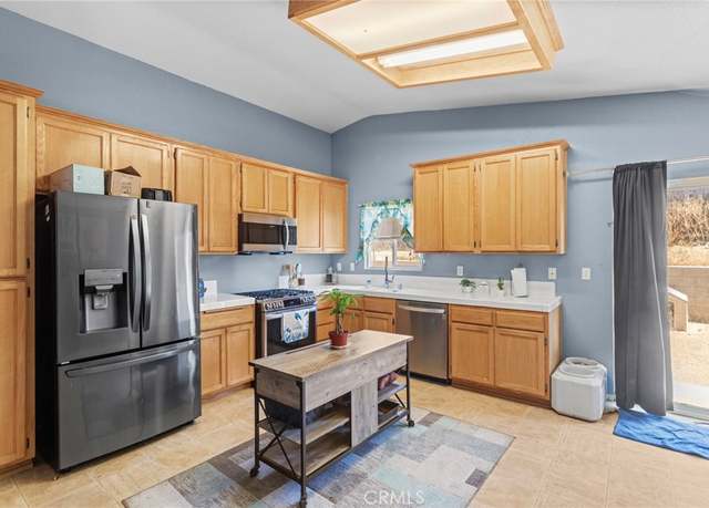 Property at 17023 Monaco Dr, Victorville, CA 92395, 3 beds, 2 baths