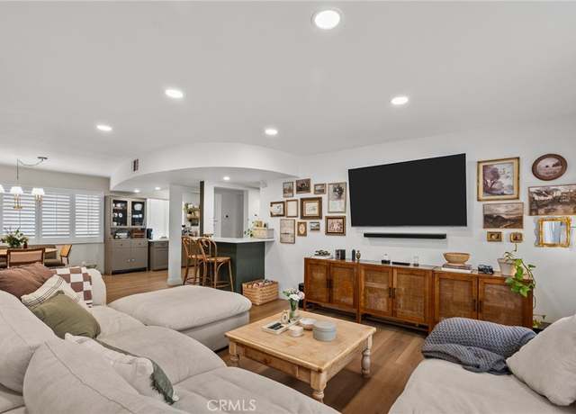 Property at 4445 Cartwright Ave #212, North Hollywood, CA 91602, 1 bed, 1 bath
