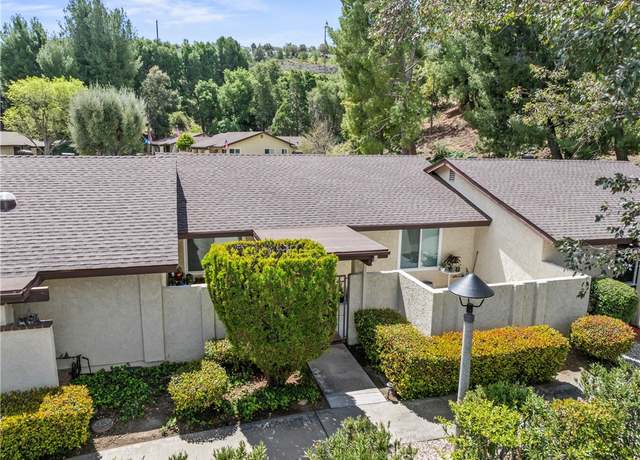 Property at 26335 Oakspur Dr Unit B, Newhall, CA 91321, 2 beds, 2 baths