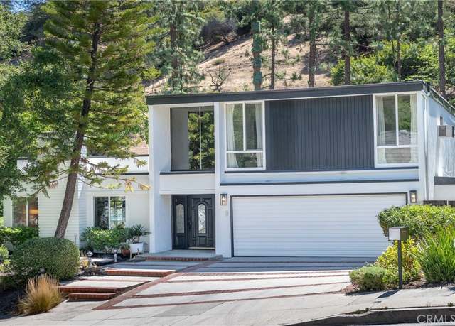 Property at 16990 Escalon Dr, Encino, CA 91436, 3 beds, 2.5 baths