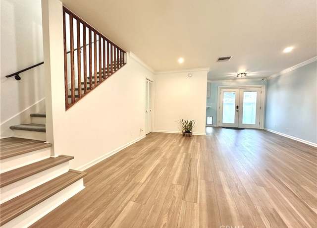 Property at 11138 Aqua Vista St #3, Studio City, CA 91602, 2 beds, 1.5 baths