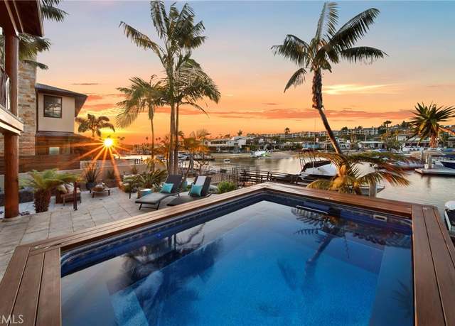 Property at 3908 Channel Pl, Newport Beach, CA 92663, 2 beds, 2.5 baths