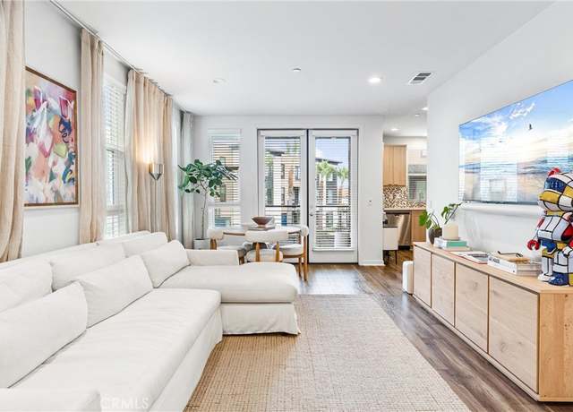 Property at 2880 N Glassell St, Orange, CA 92865, 2 beds, 2.5 baths
