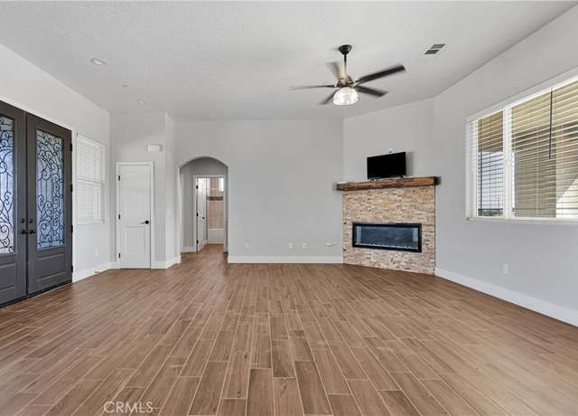 Property at 10055 Eaby Rd, Phelan, CA 92371, 3 beds, 2 baths
