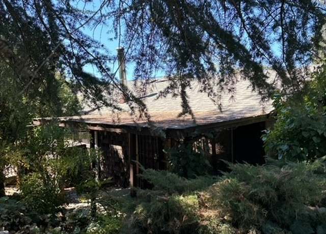 Property at 14965 Putnam Ln, Clearlake, CA 95422, 1 bed, 1.5 baths