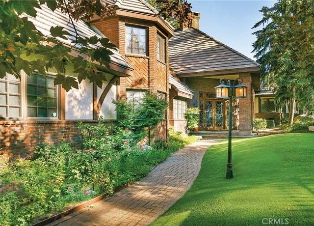 Property at 303 Lake Knoll Dr, Lake Arrowhead, CA 92352, 3 beds, 3.5 baths