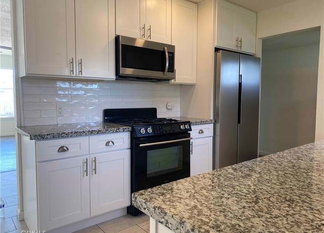 Property at 135 W Burlwood Ln, Lemoore, CA 93245, 4 beds, 2.5 baths
