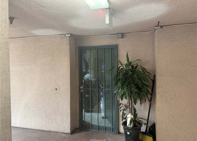 Property at 450 E 4th St #229, Santa Ana, CA 92701, 1 bed, 1 bath