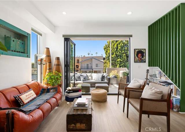 Property at 922 N Ridgewood Pl, Los Angeles, CA 90038, 3 beds, 3.5 baths